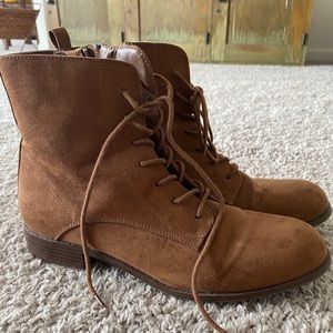 BROWN BOOTS